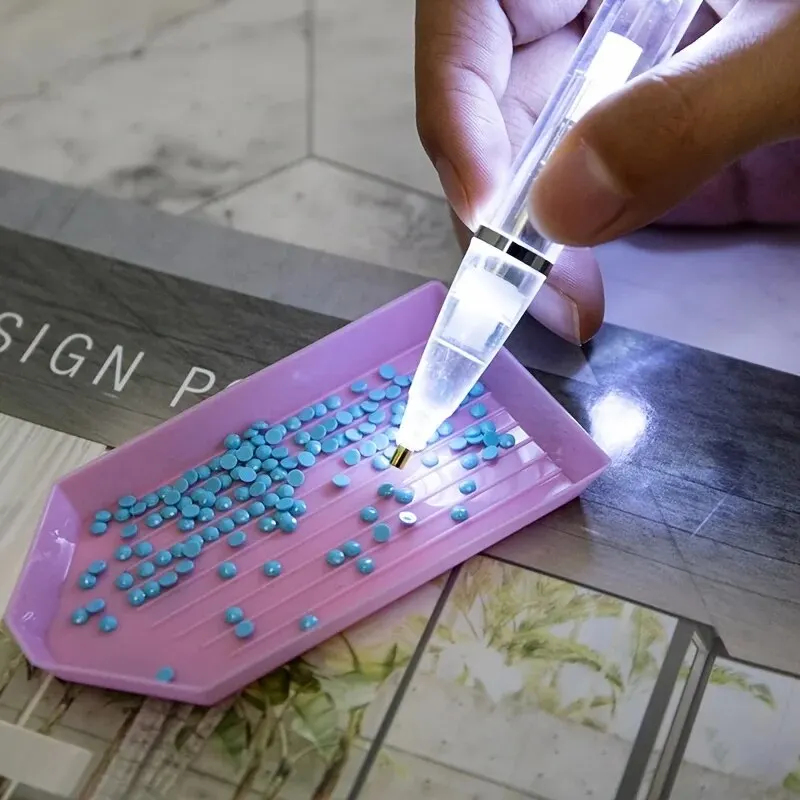 LED Light Diamond Painting Pen - Embroidery Embellishments 评论和价格